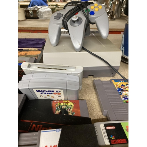 919 - A VINTAGE NINTENDO ENTERTAINMENT SYSTEM PLUS A QUANTITY OF NINTENDO GAMES TO INCLUDE SUPER MARIO WOR... 