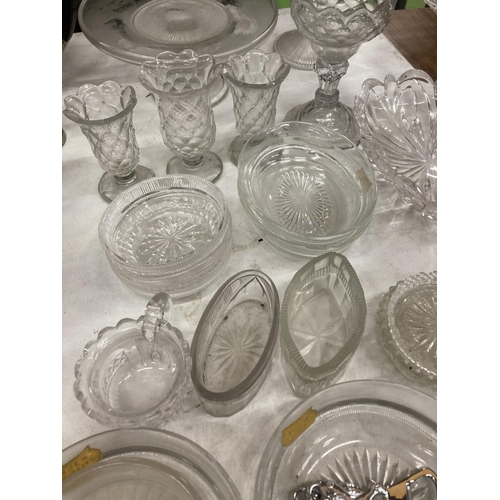 931 - A QUANTITY OF GLASSWARE TO INCLUDE CAKE STANDS, VASES, BOWLS, DISHES, ETC