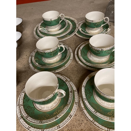 944 - A DUCAL WARE TEASET IN CREAM, GOLD AND GREEN TO INCLUDE SIX TRIO, MILK & SUGAR