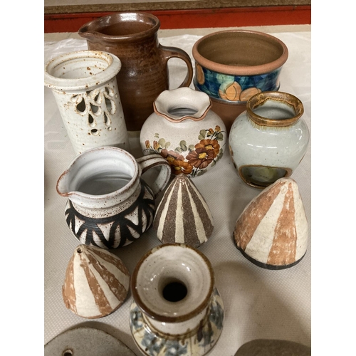 953 - A QUANTITY OF STONEWARE TO INCLUDE CANDLE BURNERS, JUGS, VASES ETC