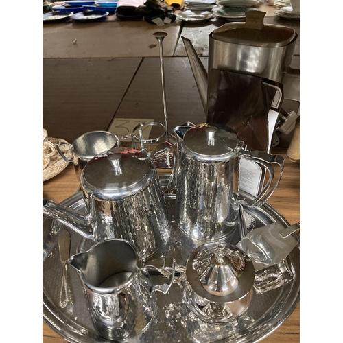 960 - A QUANTITY OF SILVER PLATE TO INCLUDE COFFEE AND TEAPOT, MILK, SUGAR ON A TRY, A RUSSELL HOBBS ELECT... 