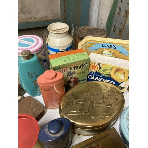 964 - A COLLECTION OF VINTAGE TINS AND TALC BOTTLES