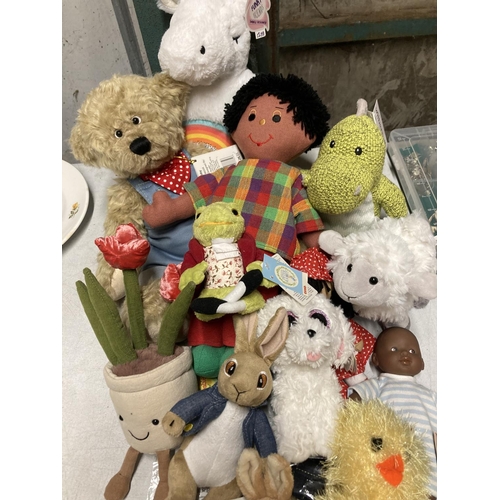 966 - A COLLECTION OF SOFT TOYS TO INCLUDE PETER RABBIT, JELLYCAT, WILLBERRY, ALICE'S BEAR SHOP ETC