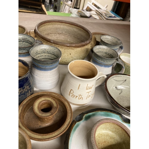 973 - A QUANTITY OF STONEWARE TO INCLUDE STUDIO POTTERY BOWLS, CUPS PEDESTAL BOWLS ETC