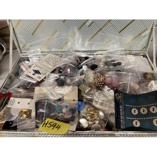 974 - A QUANTITY OF HABERDASHERY ITEMS TO INCLUDE MAINLY VINTAGE BUTTONS