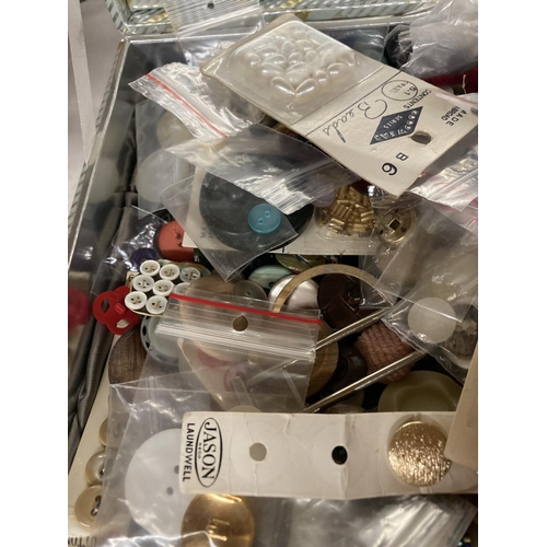 974 - A QUANTITY OF HABERDASHERY ITEMS TO INCLUDE MAINLY VINTAGE BUTTONS