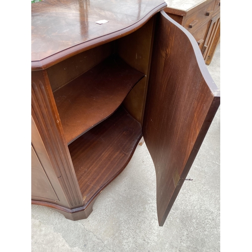 2704 - A MAHOGANY SERPENTINE FRONTED SIDE CABINET, 40