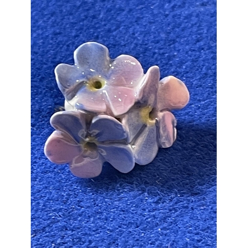 675 - A BOXED AYNSELY PIN WITH FLOWER DECORATION