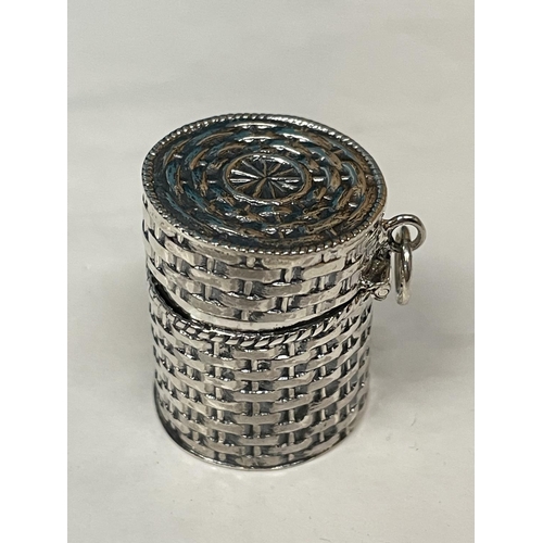 640 - A MARKED SILVER THIMBLE CASE IN THE GUISE OF A BASKET