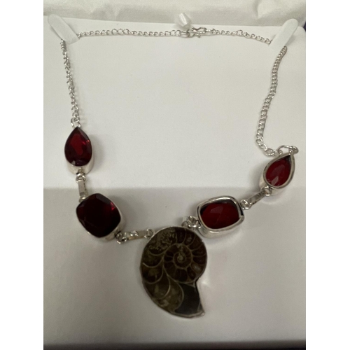 664 - A MARKED SILVER NECKLACE WITH AGATE STONES IN A PRESENTATION BOX