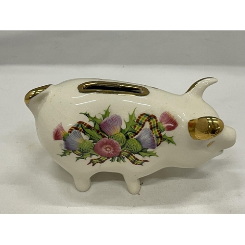 40 - A VINTAGE WEST HIGHLAND POTTERY SOUVENIR EDINBURGH PIGGY BANK