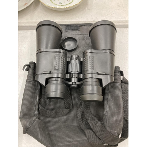 158 - A PAIR OF FIELD BINOCULARS IN A CASE