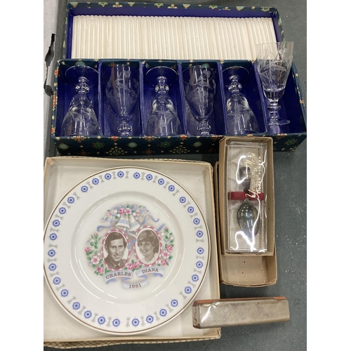 234 - A MIXED LOT TO INCLUDE A BOXED SET OF SIX ETCHED SHERRY GLASSES, CHARLES AND DIANA WEDDING PLATE, HA... 