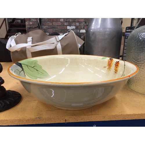 298 - A LARGE VINTAGE WASH BOWL WITH FLORAL PATTERN