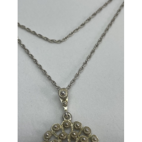 523 - A MARKED SILVER NECKLACE WITH A LARGE DECORATIVE SILVER PENDANT IN A PRESENTATION BOX