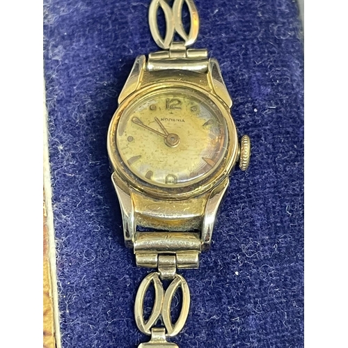 521 - A VINTAGE GOLD PLATED WRIST WATCH IN A PRESENTATION BOX