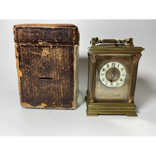 1 - A SMALL ANTIQUE FRENCH BRASS CASED CARRIAGE CLOCK WITH CORINTHIAN COLUMN SUPPORTS AND CICRCULAR ENAM... 