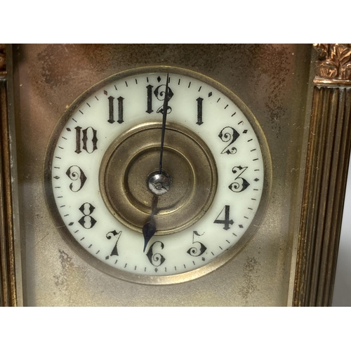 1 - A SMALL ANTIQUE FRENCH BRASS CASED CARRIAGE CLOCK WITH CORINTHIAN COLUMN SUPPORTS AND CICRCULAR ENAM... 