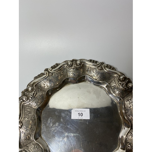 10 - A CONTINENTAL SILVER TRAY MARKED 800, 27CM DIAMETER