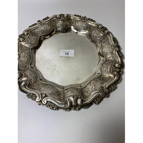 10 - A CONTINENTAL SILVER TRAY MARKED 800, 27CM DIAMETER