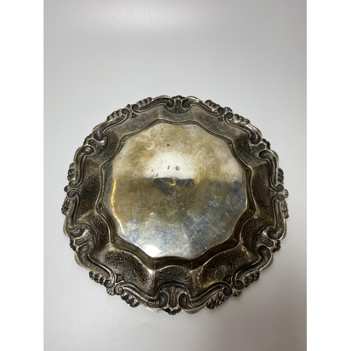 10 - A CONTINENTAL SILVER TRAY MARKED 800, 27CM DIAMETER