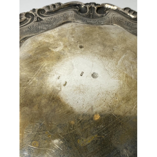 10 - A CONTINENTAL SILVER TRAY MARKED 800, 27CM DIAMETER