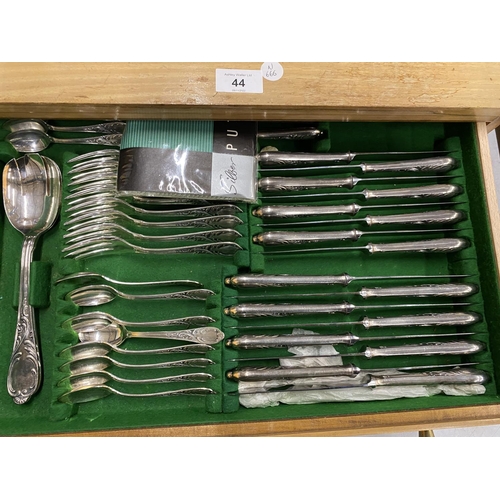 44 - A VINTAGE GERMAN 'KRAMER' 110 PIECE SILVER PLATED CANTEEN OF CUTLERY