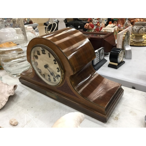 106 - A LARGE VINTAGE MAHOGANY CASED NAPOLEON'S HAT SHAPED MANTLE CLOCK WITH BRASS PLATE STATING IT WAS PR... 