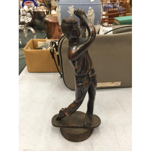 123 - A BRONZE FIGURE OF A GOLFER (MISSING CLUB)