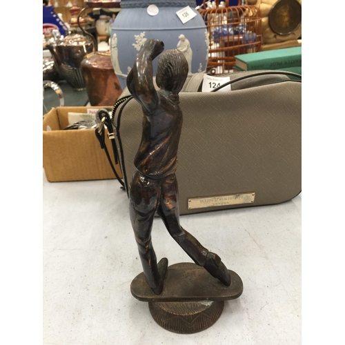 123 - A BRONZE FIGURE OF A GOLFER (MISSING CLUB)