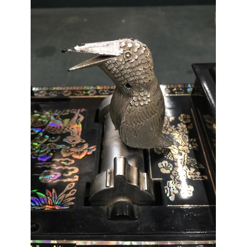 130 - AN ORIENTAL STYLE CIGARETTE DISPENSER WITH A SILVER COLOURED BIRD CIGARETTE 'GRABBER'