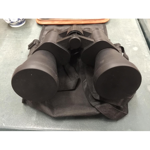 139 - A PAIR OF FIELD BINOCULARS IN A CASE