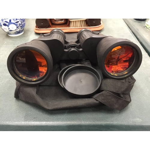 139 - A PAIR OF FIELD BINOCULARS IN A CASE