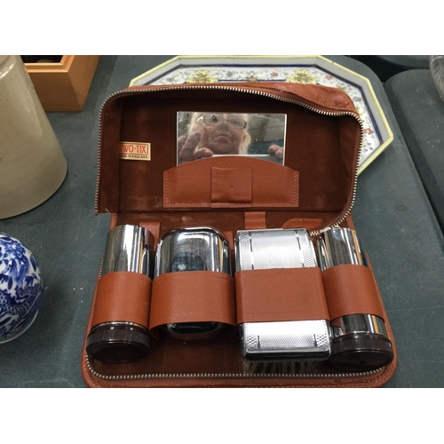 140 - A CASED VINTAGE GENTLEMAN'S GROOMING KIT