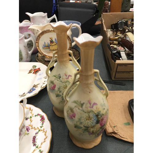 151 - A QUANTITY OF CERAMIC AND CHINA ITEMS TO INCLUDE A SADLER LIDDED SUGAR BOWL AND JUG WITH A CRINOLINE... 