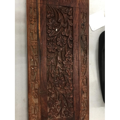 154 - A VINTAGE STYLE WOODEN BOOK SLIDING SHELF WITH CARVED DECORATION