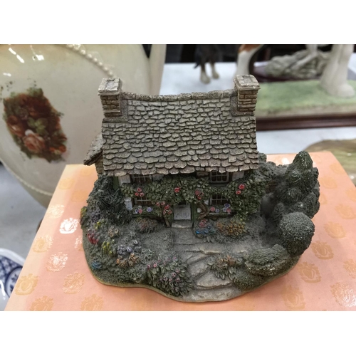 165 - A COLLECTION OF LILLIPUT LANE COTTAGES, SOME BOXED - 8 IN TOTAL, SOME A/F