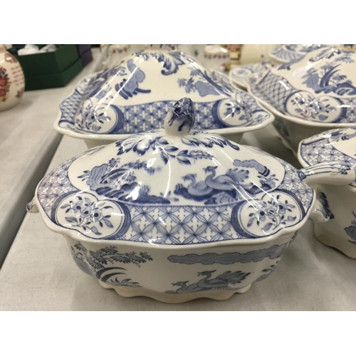 166 - A LARGE QUANTITY OF OLD CHELSEA STONEWARE DINNER ITEMS TO INCLUDE LIDDED SERVING DISHES, SEVING PLAT... 