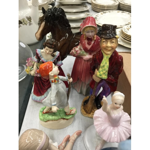 174 - A COLLECTION OF CERAMIC FIGURES TO INCLUDE A BESWICK PRANCING SHIRE, ROYAL DOULTON, ROYAL WORCESTER,... 