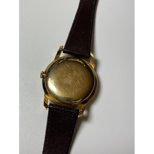 501 - A VINTAGE 1960'S GENTS 9CT GOLD CASED 'CYMA' CYMAFLEX DATE WATCH