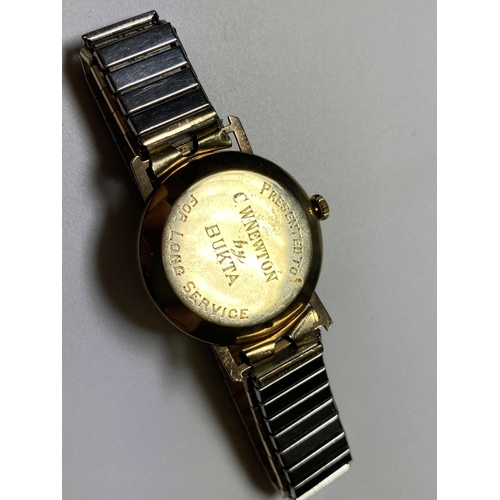 502 - A VINTAGE 1960'S 9CT GOLD CASED 'AVIA' INCABLOC WATCH