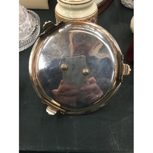 71 - A CUT GLASS AND SILVER PLATED INKWELL FIXED TO A TRAY ON THREE DECOTTIVE FEET