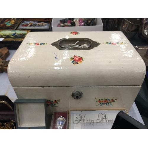 82 - A PAINTED WOODEN JEWELLERY BOX WITH KEY WITH COSTUME JEWELLERY ETC