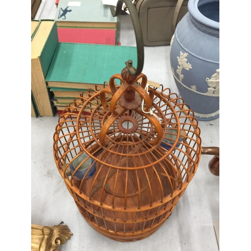 87 - A VINTAGE CHINESE STYLE BIRD CAGE