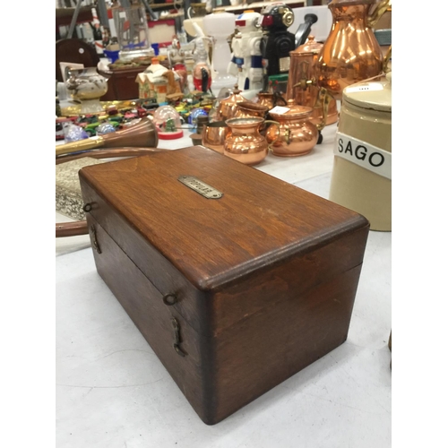 89 - A WOODEN BOX AND CONTENTS TO INCLUDE TWO SILVER PLATED TOP BOTTLES