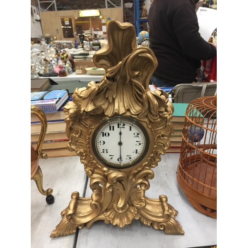 91 - A DECORATIVE WOODEN MANTLE CLOCK WITH GILDED DECORATION