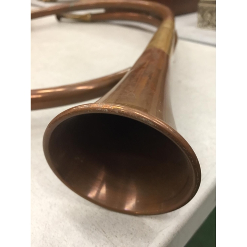 92 - A BRASS AND COPPER HUNTING HORN