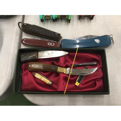 95 - SEVEN VARIOUS VINTAGE PEN KNIVES TO INCLUDE A MOTHER OF PEARL, ENAMEL ETC