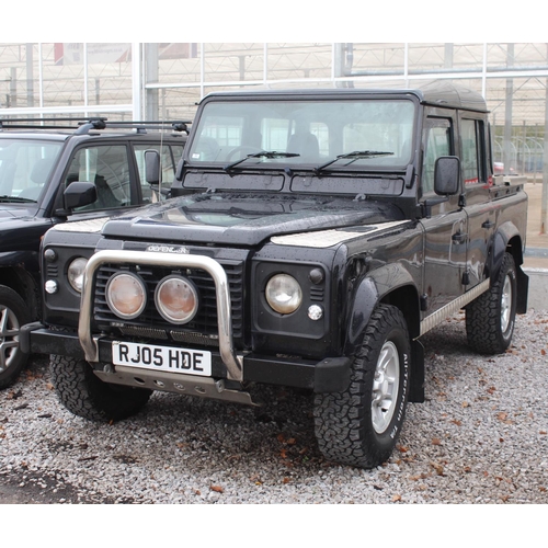 163 - LANDROVER DEFENDER 110 BLACK RJ05 HDE 2005 4 DOOR MANUAL 178000 MILES APPROX 1 KEY + VAT WHILST ALL ... 