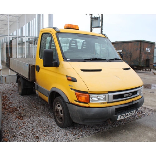 165 - IVECO FLAT BED TIPPER Y354 FDV 167137 KM DIESEL MOT 19/04/23 FIRST REG 04/05/2001 NO VAT PLEASE NOTE... 